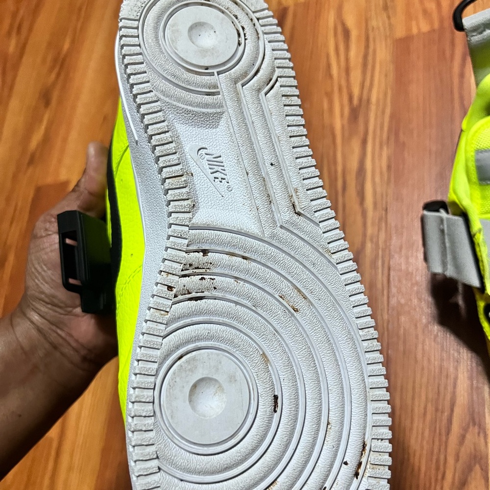 Nikes - Picture 6 of 6